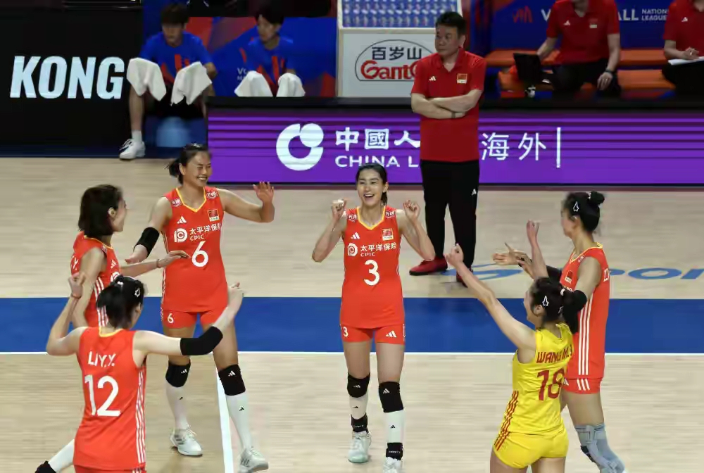 中国女排强势横扫巴萨晋级半决赛，状态火热！的简单介绍